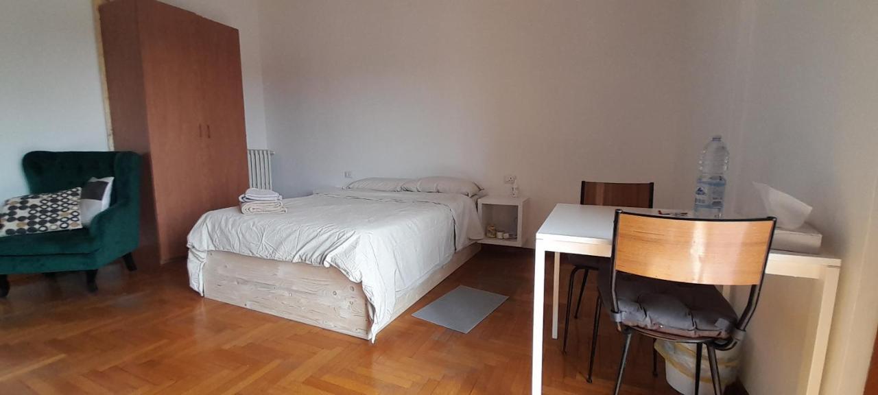 Hotel I Feel Orange Legnano Exterior foto